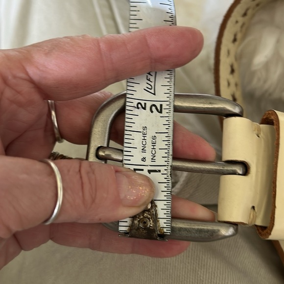 STAR PUNCHED IVORY LEATHER BELT AND SILVER BUCKLE SIZE XL - Picture 9 of 10